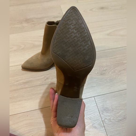 Marc Fisher suede Alva pointy toe bootie 👢 size 7 - Picture 4 of 4